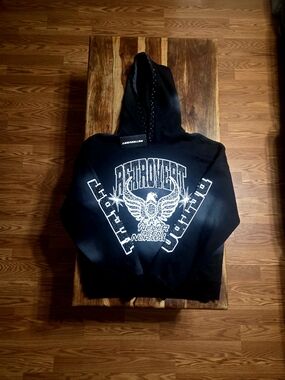 Retrovert Men's Black Distressed Graphic Hoodie